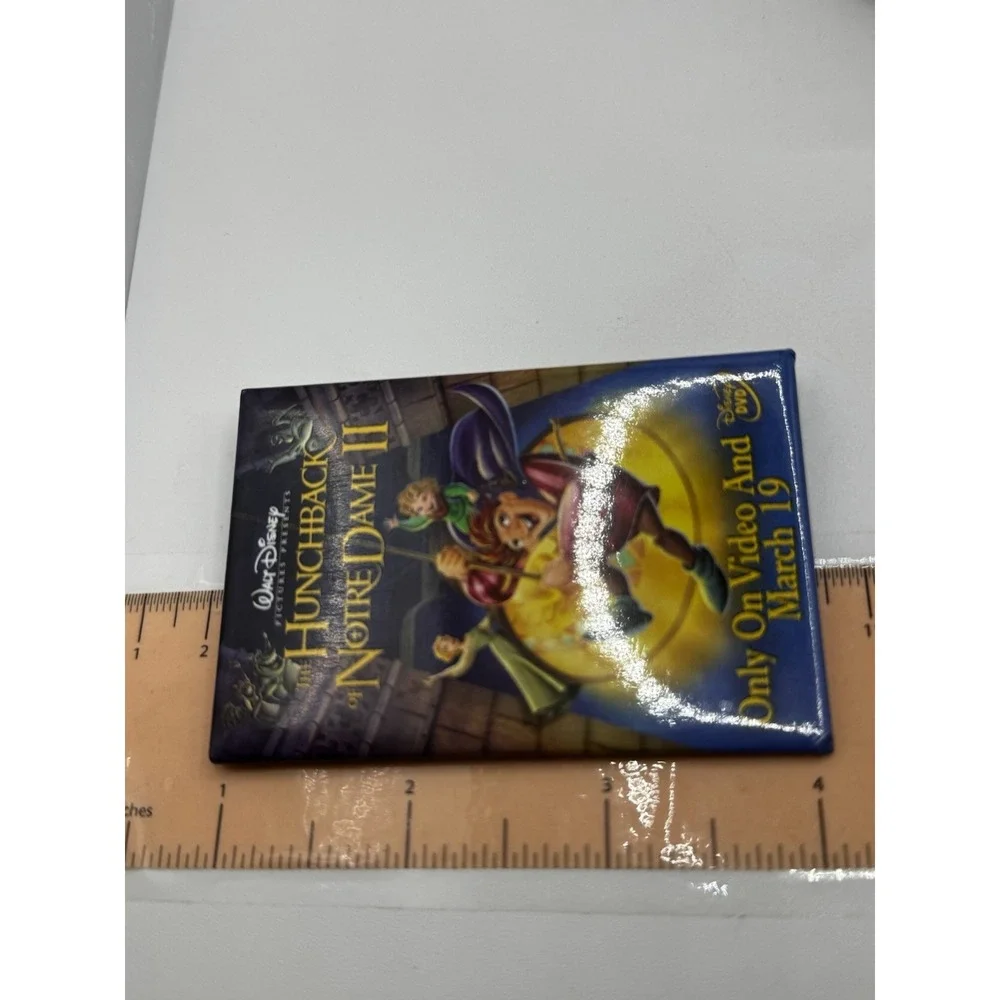 Disney Hunchback of Notre Dame II Promo Pin Button Quasimodo 2002 Vintage 2x3